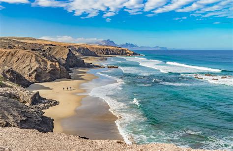 canary islands temperature january.